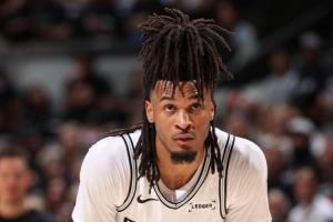 卡斯尔两战狂送19个失误 刷新哈登创造的NBA历史纪录！