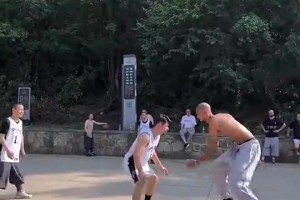不吹不黑，文班比划的这几下少林功夫，什么水平？